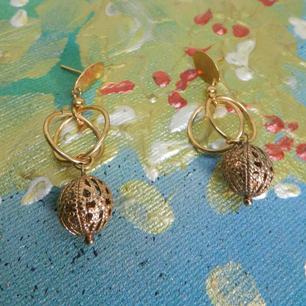 Filigreed gold chandelier pierced earrings gold tone drop and dangle Victorian - Picture 6 of 13